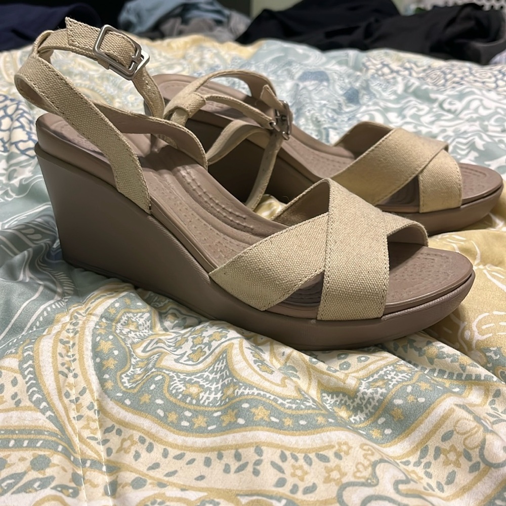 LIKE NEW - CROCS LEIGH WEDGE SANDALS - SIZE 8